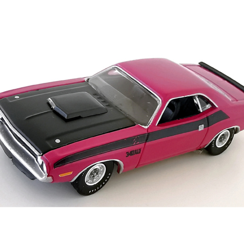 1970 Dodge Challenger T/A 340 Auto World Mörk Cerise